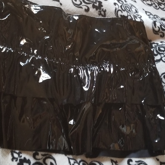 🖤 Elegant Moments Leather pvc vinyl mini skirt 🖤 - Picture 2 of 3